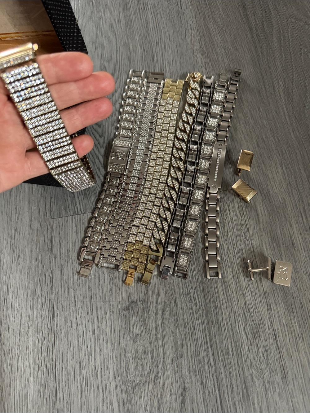 Men's bracelets and cufflinks